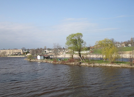 A river with an urban area in the background. 